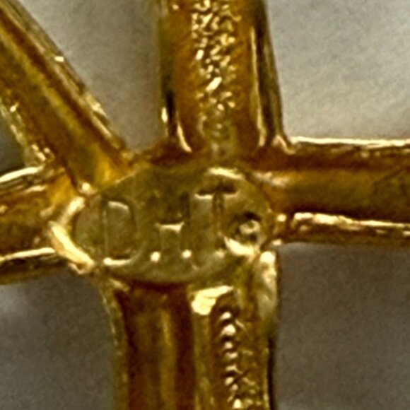 Vintage Coro Gold Tone Bow Brooch with Faux Pearl Drop – Signed Costume Jewelry - Picture 3 of 6